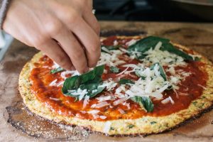 cauliflower crust pizza, pizza, pizza crust, pizza recipe